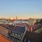 Lägenhet Three Stories In Old Center With Castle View And Terrace *