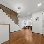 Three Stories In Old Center With Castle View And Terrace ブラチスラヴァ