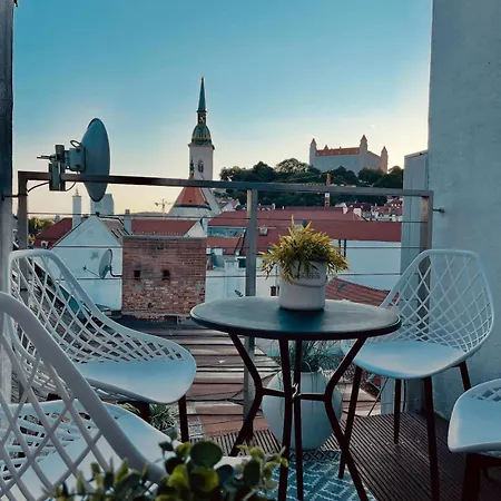 Lejlighed Three Stories In Old Center With Castle View And Terrace *