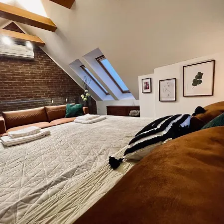 Three Stories In Old Center With Castle View And Terrace Bratysława