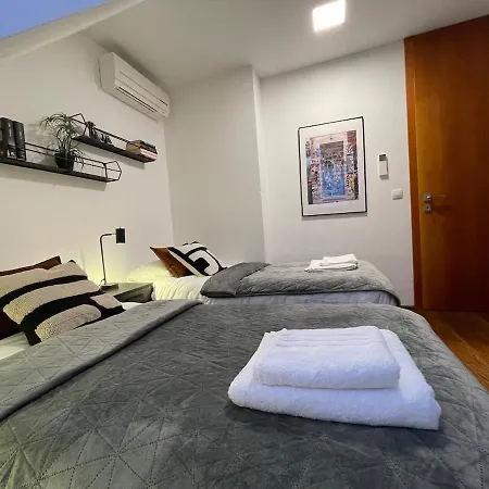 Three Stories In Old Center With Castle View And Terrace Apartman