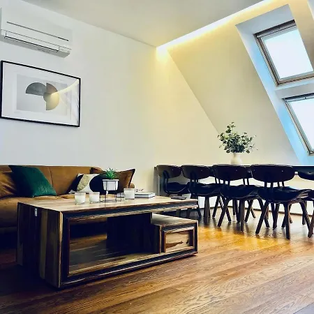 Three Stories Apartment, 3br, Old Center, Castle View And Terrace