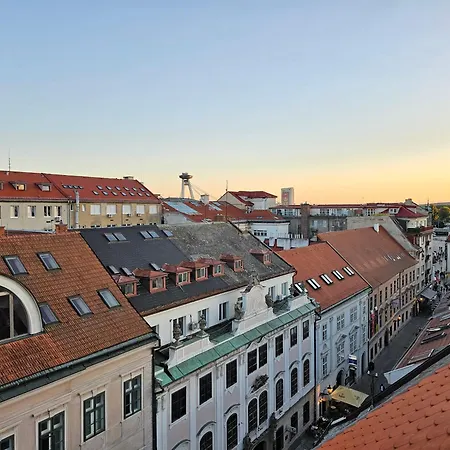 Three Stories In Old Center With Castle View And Terrace