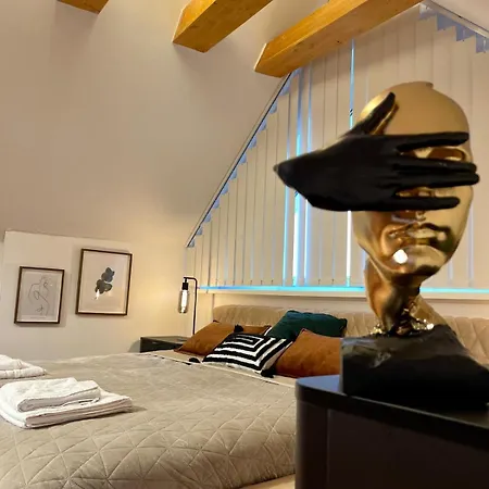 Three Stories In Old Center With Castle View And Terrace Lägenhet