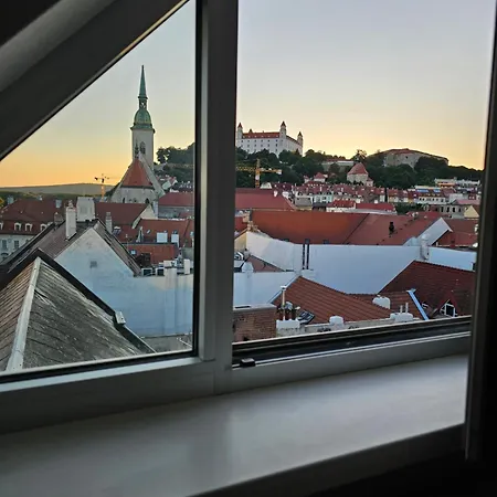 Three Stories In Old Center With Castle View And Terrace Lägenhet Bratislava